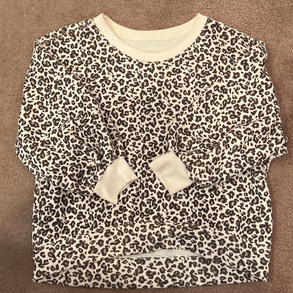 EUC Abercrombie & Fitch Women’s Animal Print Pull Over Sweater - Size M